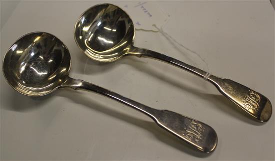 Pair of George IV silver sauce ladles, London 1825(-)